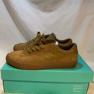 SUPREME Nike blazer low